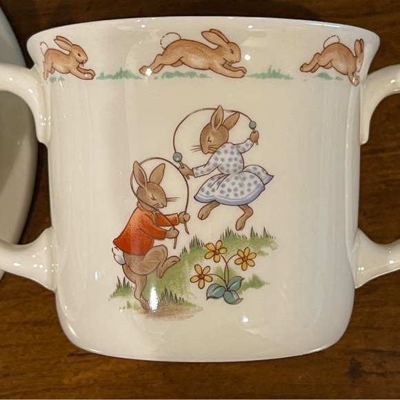 Vintage 1984 Bunnykins Royal Doulton toddler’s bowl and two handle mug set - Picture 6 of 12